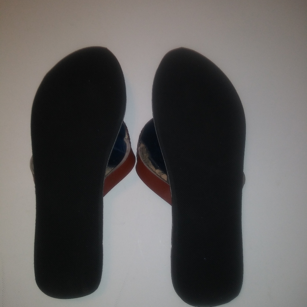 Open toe sandals. - Picture 3 of 4